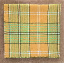 Load image into Gallery viewer, Immaculate Fresh Retro Favourite! Gold & Green KING New Zealand Wool Blanket