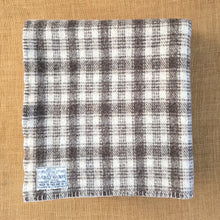 Load image into Gallery viewer, Coffee and Cream Early's of Witney SINGLE British Wool Blanket