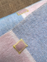 Load image into Gallery viewer, Lightweight Pastel SINGLE New Zealand Wool Blanket.