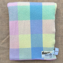 Load image into Gallery viewer, Classic and Soft Princess SINGLE Retro New Zealand Wool Blanket