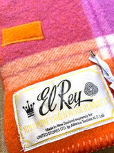 Load image into Gallery viewer, Copy of Pick of the day! Extra thick and soft vibrant SINGLE NZ wool blanket (WITH LABEL)