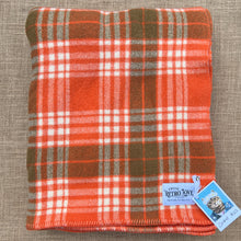 Load image into Gallery viewer, Classic Heavy-weight SINGLE New Zealand Pure Wool Blanket