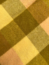 Load image into Gallery viewer, Soft Stunning SINGLE New Zealand Wool Blanket (with label)