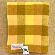 Load image into Gallery viewer, Soft Stunning SINGLE New Zealand Wool Blanket (with label)