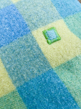 Load image into Gallery viewer, Vintage PETONE Citrus KING SINGLE New Zealand Wool Blanket