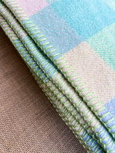 Load image into Gallery viewer, Vintage PETONE Citrus KING SINGLE New Zealand Wool Blanket