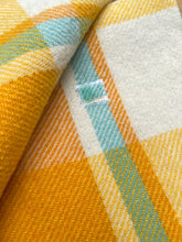 Load image into Gallery viewer, WINNER Bright Plaid SINGLE New Zealand Wool Blanket