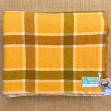 Load image into Gallery viewer, Thick & Cosy Retro DOUBLE/QUEEN New Zealand Wool Blanket