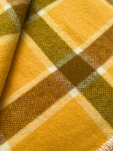 Load image into Gallery viewer, Thick & Cosy Retro DOUBLE/QUEEN New Zealand Wool Blanket