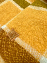 Load image into Gallery viewer, Thick & Cosy Retro DOUBLE/QUEEN New Zealand Wool Blanket