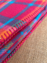 Load image into Gallery viewer, PINK MISFIT! (New Wool) KNEE RUG/COT