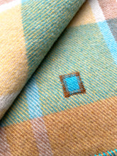 Load image into Gallery viewer, Gorgeous Australian Merino QUEEN Wool Blanket
