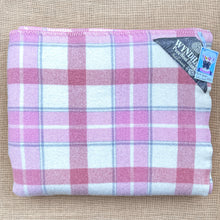 Load image into Gallery viewer, Extra Thick Pink & Cream DOUBLE Pure New Zealand Wool Blanket.