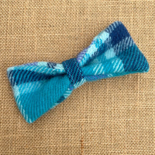 Load image into Gallery viewer, New Zealand Wool Blanket FRESH RETRO BOWS