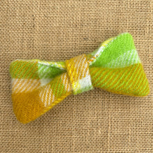 Load image into Gallery viewer, New Zealand Wool Blanket FRESH RETRO BOWS