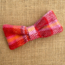 Load image into Gallery viewer, New Zealand Wool Blanket FRESH RETRO BOWS