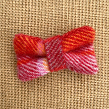 Load image into Gallery viewer, New Zealand Wool Blanket FRESH RETRO BOWS