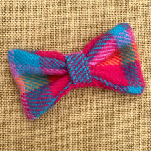 Load image into Gallery viewer, New Zealand Wool Blanket FRESH RETRO BOWS