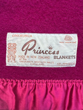 Load image into Gallery viewer, Exceptional Extra Large SINGLE Wool Blanket by Onehunga Woollen Mills