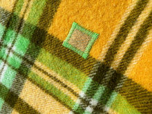 Load image into Gallery viewer, Thick and bright RETRO Star! SINGLE  Onehunga New Zealand Wool Blanket