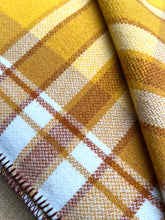 Load image into Gallery viewer, Retro Golds WOOLBLEND DOUBLE NZ Made *Bargain Blanket*