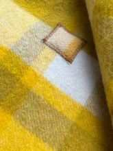 Load image into Gallery viewer, Super Thick Retro Star SINGLE New Zealand Wool Blanket