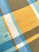 Load image into Gallery viewer, Lightweight SMALL SINGLE/THROW New Zealand Wool Blanket