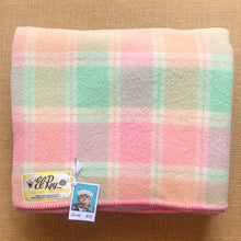 Load image into Gallery viewer, Super Fluffy and Thick DOUBLE El Rey Range New Zealand Wool Blanket