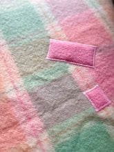 Load image into Gallery viewer, Super Fluffy and Thick DOUBLE El Rey Range New Zealand Wool Blanket