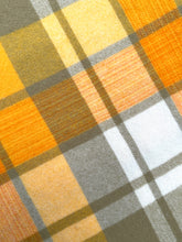 Load image into Gallery viewer, STUNNING Retro Onehunga Princess DOUBLE/QUEEN Pure Wool Blanket