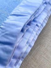 Load image into Gallery viewer, Beautiful Dream Blanket KING SINGLE/DOUBLE Pure Wool Blanket.
