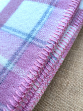 Load image into Gallery viewer, Extra Thick Pink & Cream DOUBLE Pure New Zealand Wool Blanket.