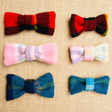 Load image into Gallery viewer, New Zealand Wool Blanket FRESH RETRO BOWS
