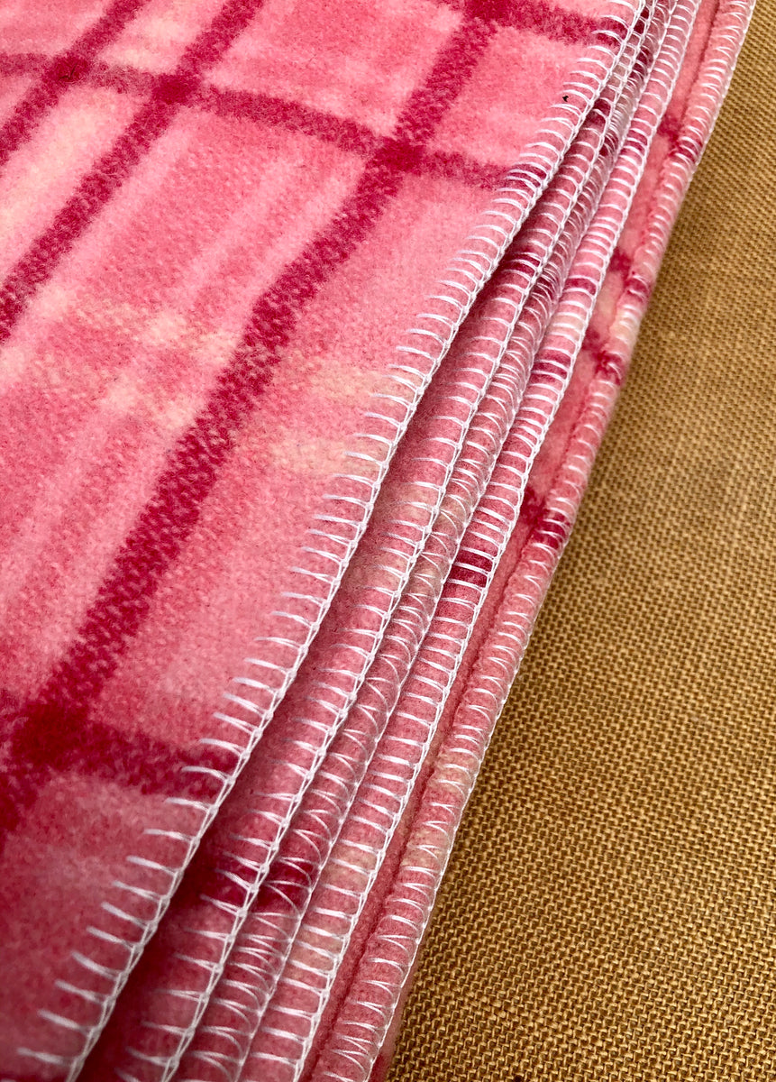 Brightest Pink KING SINGLE Wool Blanket So beautiful! Fresh Retro Love