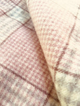 Load image into Gallery viewer, Stunning Vintage KING SINGLE Pure New Zealand Wool Blanket.