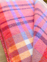 Load image into Gallery viewer, Pretty Salmons Aranui Cuddledown DOUBLE New Zealand Pure Wool Blanket.