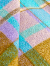 Load image into Gallery viewer, Stunning Bright Original 1970's Onehunga Woollen Mills SINGLE Wool Blanket PAIR
