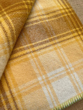 Load image into Gallery viewer, Poppa Styles with Olive! KNEE/COT New Zealand Wool Blanket