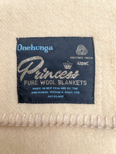 Load image into Gallery viewer, Soft Cream Onehunga Woollen Mills SINGLE Pure Wool Blanket