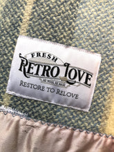 Load image into Gallery viewer, Beautiful Royal Wool KING Pure Wool Blanket. - Fresh Retro Love NZ Wool Blankets