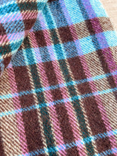 Load image into Gallery viewer, Sensational Vintage TRAVEL RUG - New Zealand Wool