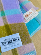 Load image into Gallery viewer, Stunning Bright Original 1970's Onehunga Woollen Mills SINGLE Wool Blanket PAIR