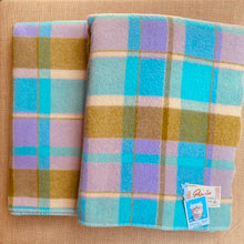 Load image into Gallery viewer, Stunning Bright Original 1970's Onehunga Woollen Mills SINGLE Wool Blanket PAIR