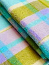 Load image into Gallery viewer, Stunning Bright Original 1970's Onehunga Woollen Mills SINGLE Wool Blanket PAIR