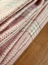 Load image into Gallery viewer, Stunning Vintage KING SINGLE Pure New Zealand Wool Blanket.