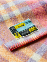 Load image into Gallery viewer, Pretty Salmons Aranui Cuddledown DOUBLE New Zealand Pure Wool Blanket.