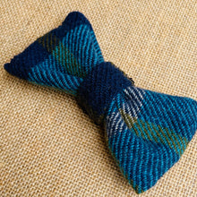 Load image into Gallery viewer, New Zealand Wool Blanket FRESH RETRO BOWS