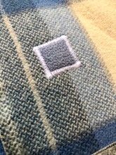 Load image into Gallery viewer, Beautiful Royal Wool KING Pure Wool Blanket. - Fresh Retro Love NZ Wool Blankets