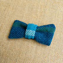 Load image into Gallery viewer, New Zealand Wool Blanket FRESH RETRO BOWS
