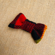 Load image into Gallery viewer, New Zealand Wool Blanket FRESH RETRO BOWS